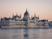 Węgrzy uważają Ukrainę za największe zagrożenie — badanie